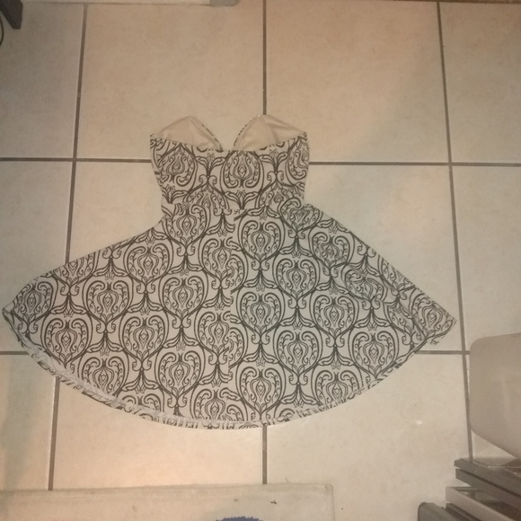 Low Cut Sexy Strapless Skater Dress - Picture 9 of 9